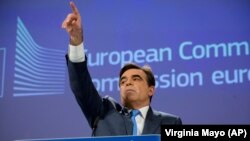 Margaritis Schinas, purtătorul de cuvânt al CE, cu două mesaje pentru autoritățile române - 1.oficialii europeni sunt sub jurisdicția CEJ, 2 - CE este îngrijorată pentru soarta statului de drept în România