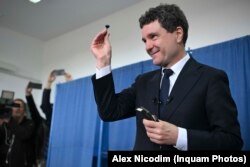 Nicușor Dan a votat, alături de soția sa, la Făgăraș, orașul său natal.