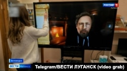 Бібліотека Біловодська з інтерактивним екраном для «спілкування» з класиками російської літератури