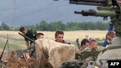 Konvoj srpske vojske napušta Kosovo nakon potpisivanja sporazuma u Kumanovu