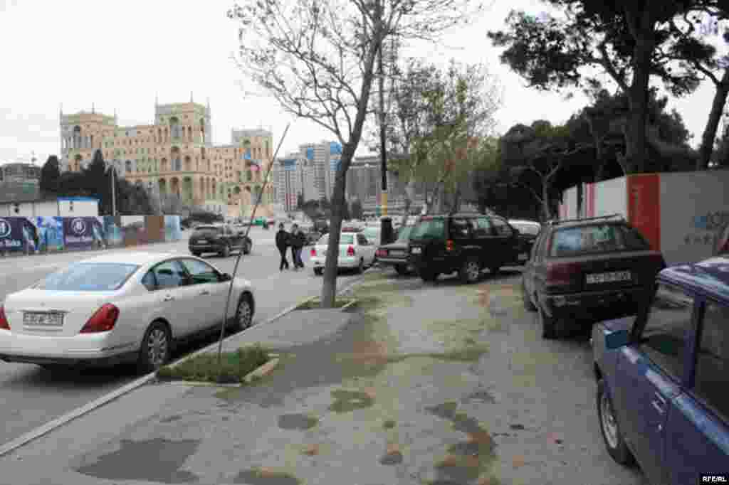 Bakının maşınla dolu səkiləri #17