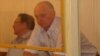 Подсудимые Серик Сапаргали и Владимир Козлов (справа).