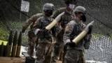 Курсанти Військової академії США (USMA) під час тактичних та фізичних навчань у рамках літніх навчань кадетів у Вест-Пойнті, Нью-Йорк, США, 7 серпня 2020 року