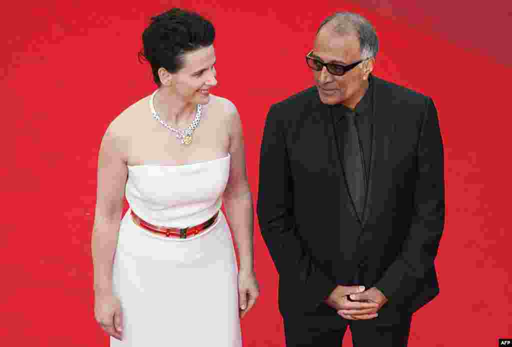 با ژولین بینوش در سال ۲۰۱۰، اختتامیه جشنواره کن.