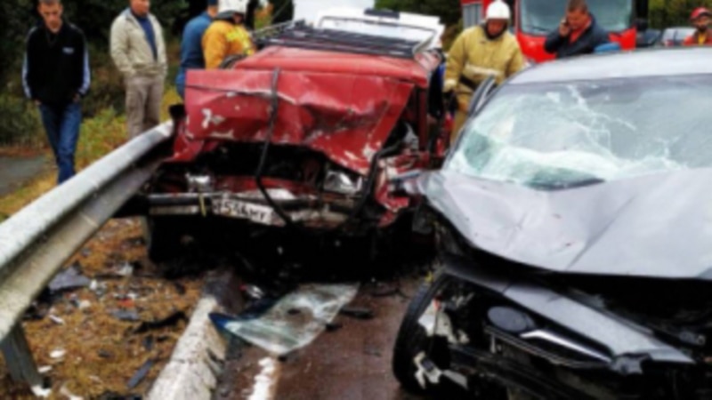 На трассе «Ялта-Севастополь» столкнулись два легковых автомобиля: шесть пострадавших (+фото)