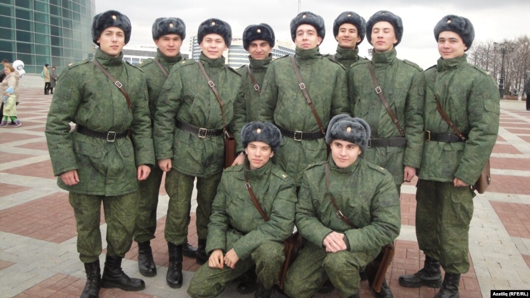 Уфа авиация-техник университетының хәрби кафедрасында укучы курсантлар