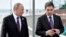 Rus prezidenti Wladimir Putin (çepde) bilen Türkmenistanyň prezidenti Gurbanguly Berdimuhamedow