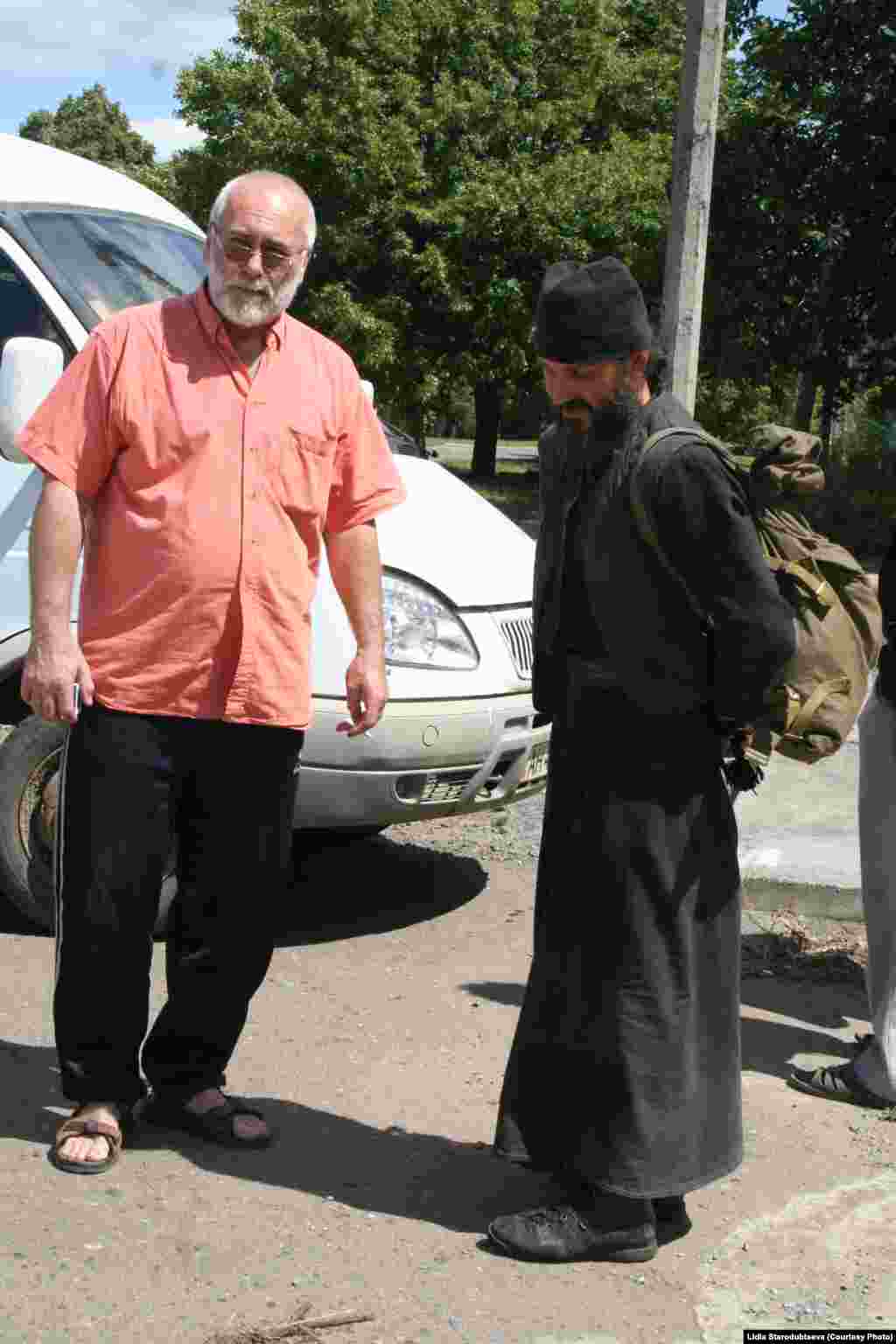 Монах Варнава и водитель Андрей.