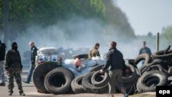 Блокпост біля міста, 24 квітня