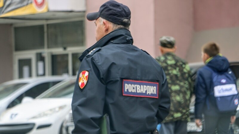 В Севастополе задержали местного жителя, который поломал зеркала авто – Росгвардия 