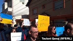 Pamje nga protestat në Kosovë, në mbështetje të Ukrainës. 25 shkurt 2022.