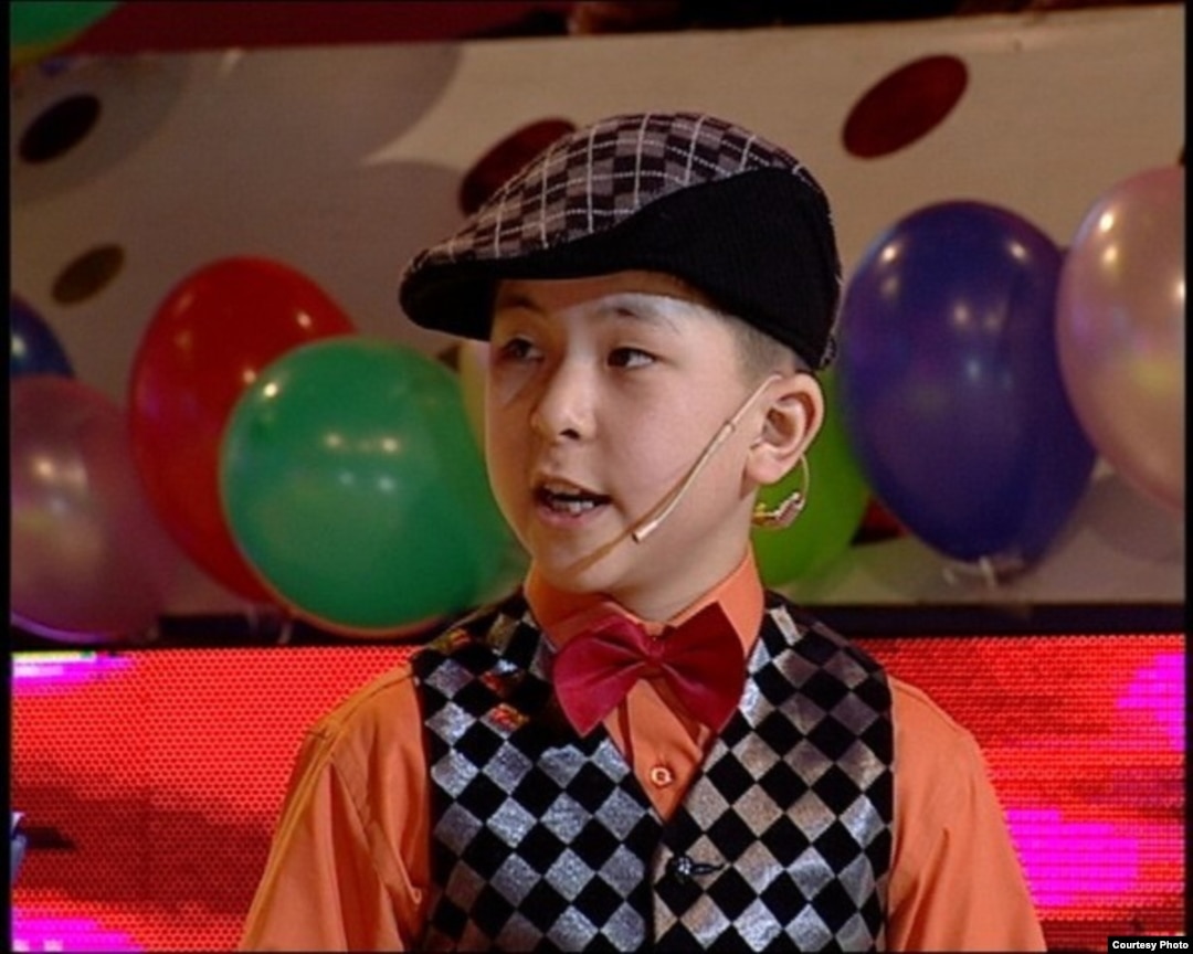 Үйде жасалған бисексуалды секс туралы бейне