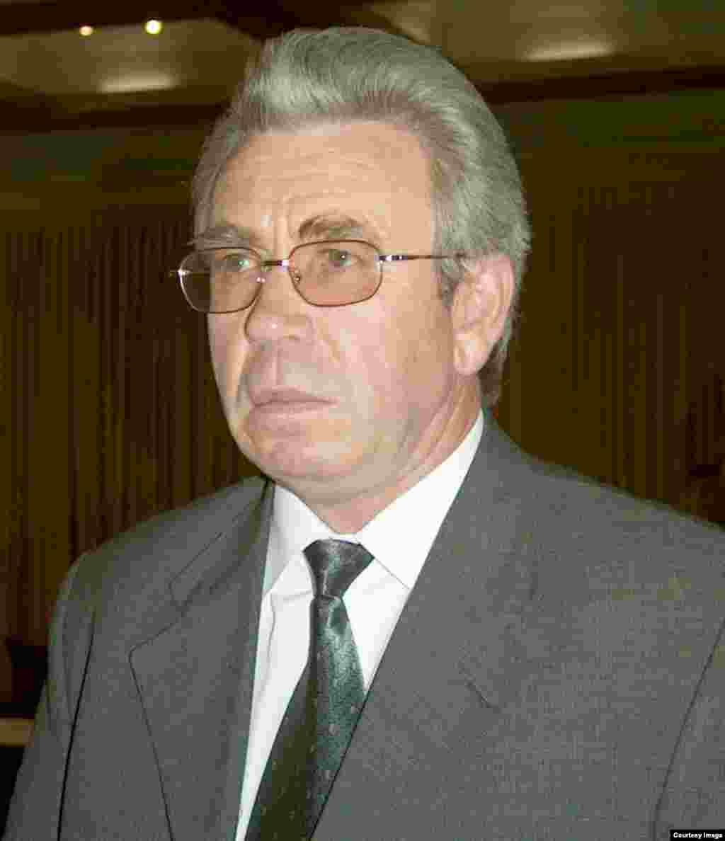 Николай Танаев был премьером с 22 мая 2002 года по 25 марта 2005 года. 