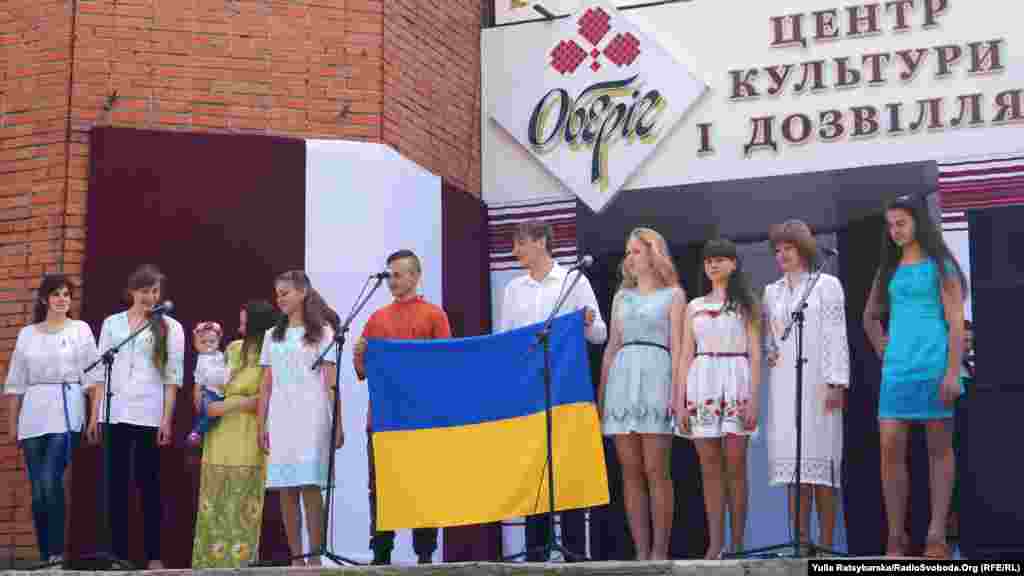 Ukraine -- 1 May in Reshetylivka, Poltavsk region, 1May2015