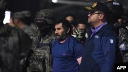 Adolfo Macias në duart e autoriteteve të Ekuadorit, një muaj më parë.