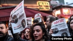 Referendumda «yox» deyənlərin aksiyası. İstanbul.