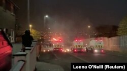 Demirgazyk Irlandiýada polisiýa bilen gozgalaňçylaryň arasynda bolan gapma-garşylyklar. 19-njy aprel, 2019 ý.