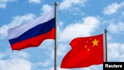 საილუსტრაციო ფოტო: რუსეთისა და ჩინეთის დროშები. ტიანჯინი. 31 აგვისტო, 2025.