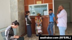 Farap demirýol stansiýasynyň bilet satýan edarasy, Lebap, 20-nji sentýabr, 2016. 