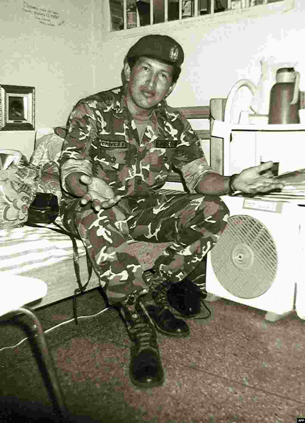 Hugo Chavez San Fransisco de Yare həbsxanasında. 1992
