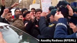 Bakıda Fransa səfirliyi qarşısında etirazlar, 25 yanvar 2012