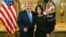 АҚШ президенти Дональд Трамп ва Ўзбекистон президенти администрацияси раҳбари Саида Мирзиёева. Сурат 2026 йил 2 октябрда эълон қилинган.