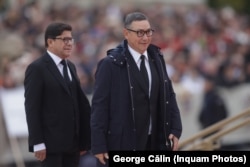 26 octombrie 2025 - Victor Ponta participă la ceremonia de sfințire a picturii Catedralei Mântuirii Neamului.