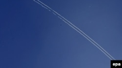 Военный самолет возглавляемой США коалиции в небе над Сирией в 2014 году