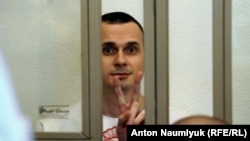 Олег Сенцов в зале суда 19 августа. Снимок Антона Наумлюка