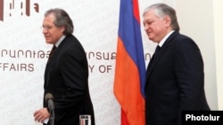 Armenia - Foreign Minister Edward Nalbandian (R) and Uruguay's Foreign Minister Luis Almagro arrive at a news conference in Yervan, 4May2012.