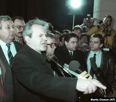 'Ja sam rekao Predsjedništvu: prvo, Milošević (na fotografiji pred okupljenima 1989) i rukovodstvo Srbije su odbili naš zahtjev, a ono je organizovalo miting; drugo, milionski je skup; treće, savezna policija ne može da kontroliše situaciju.'