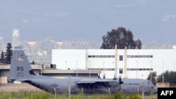 Самолет ВВС США на авиабазе Сигонелла в Италии