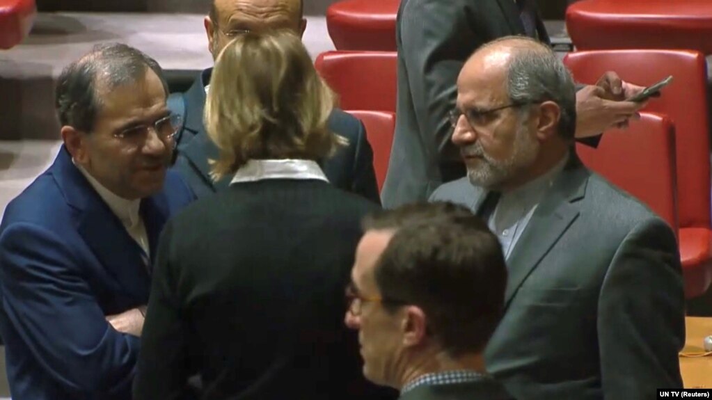 مجید تخت روانچی (سمت چپ) و کلی کرافت (پشت به دوربین) در حاشیه نشست شورای امنیت، ۲۸ آذر ۹۸