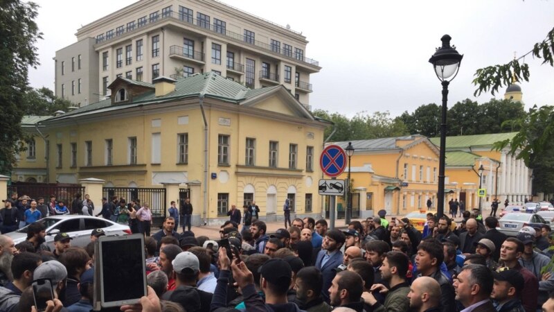 В Москве проходит акция в поддержку мусульман-рожинджа