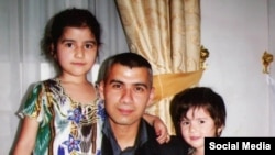 Шухрат Кудратов со своими детьми