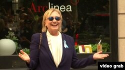 Гілары Клінтан зьявілася на публіцы празь некалькі гадзінаў пасьля інцыдэнту, калі адпачыла ў доме сваёй дачкі ў Нью-Ёрку, 11 верасьня 2016 году