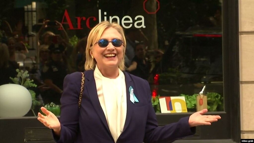 clinton diagnosed with pneumonia