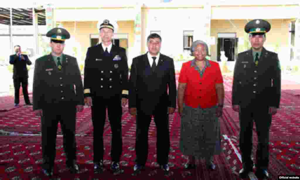 Toparlaýyn surat: Türkmen hem-de ABŞ delegasiýalarynyň ýolbaşçylary 