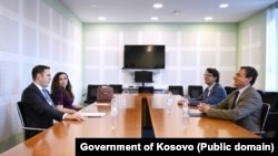 Takimi i 10 korrikut mes kreut të LVV-së, Albin Kurti, dhe kreut të LDK-së, Lumir Abdixhiku, dhe ish-presidentes së Kosovës Vjosa Osmani. 