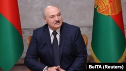 الکساندر لوکاشنکو در گفتوگو با رسانههای روسیه سوگند یاد کرد که بههیچوجه از قدرت کنارهگیری نخواهد کرد.