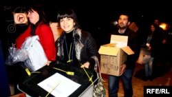 Kosovo - Closure of polling stations, 15Nov2009