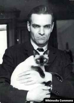 Knorozov with his beloved cat Asya, who has become a bit of an Internet sensation in recent years with many popular memes gleefully celebrating how the scholar often credited her as a co-author of many of his papers, a claim that Harri Kettunen suggests might be overplayed. "Yes, the photo of Knorozov and Asya is iconic. He loved the cat," he says. "As with the co-authorship: As far as I know, he added Asya’s name as a co-author only to a manuscript – and even there it’s handwritten."