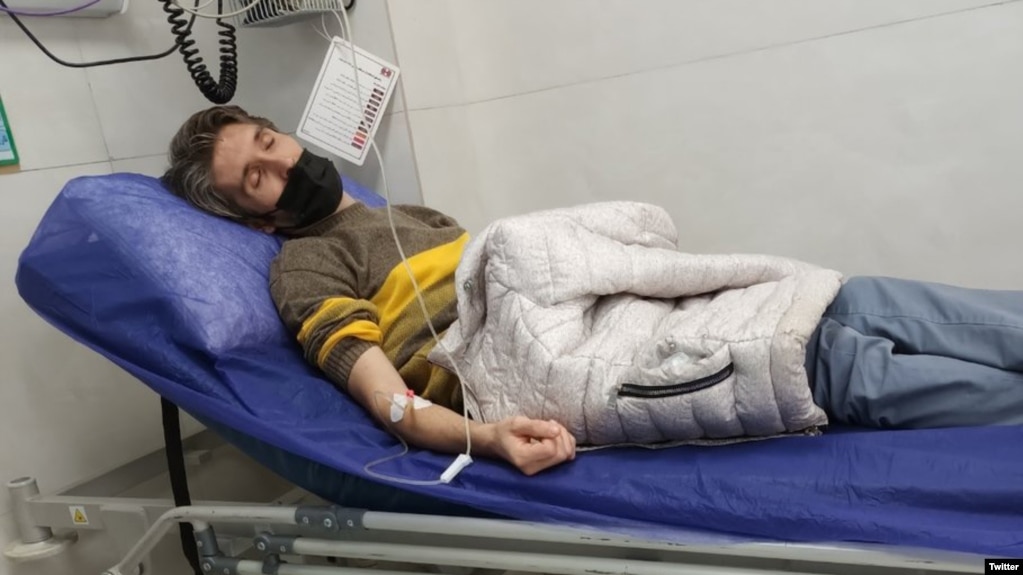 Arash Sadeghi underwent surgery due to chondrosarcoma cancer, and the doctors who treated him reportedly say he should have been sent to the hospital every four months for follow-up treatment.