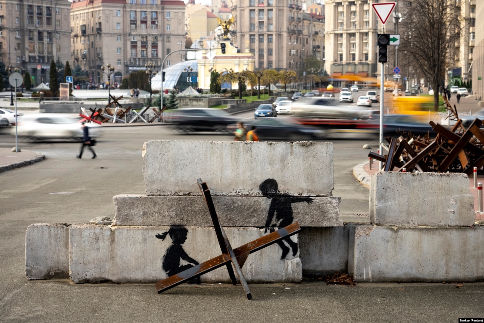 Barrikadat në Sheshin e Pavarësisë në Kiev.
