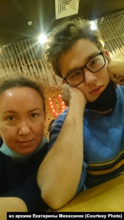  Екатерина Михасенок и синът ѝ Дмитрий Каримов 