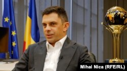 Ministrul Sportului spune că strategia națională pentru sport prevede ca, în cel mult 20 de ani, în toată țara să existe piste de biciclete, piste de alergare, aparate de fitness în parcuri, săli de sport și bazine didactice, atât în zona urbană, cât și în zona rurală. 