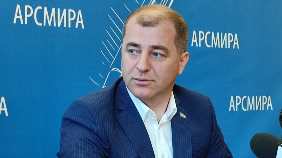 Адгур Ардзинба: «Или уходит правительство, или уходит президент вместе ...