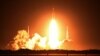 Poletanje rakete misije Artemis 1 s lansirane rampe u NASA-inom Svemirskom centru Kenedi na Floridi, 16. novembar 2022.