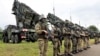 Украински войници се обучават как да използват системите "Пейтриът" в Германия. Снимката е архивна