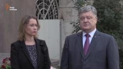 Петро Порошенко поклав квіти біля посольства Франції (відео)